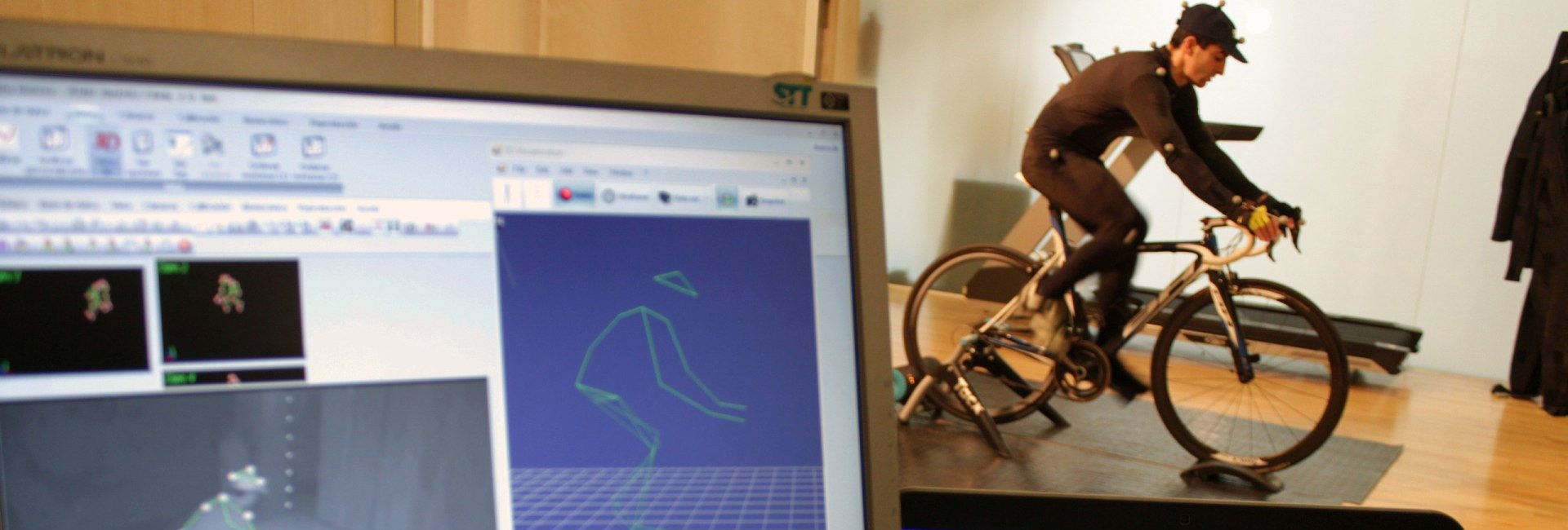 Athlete cyclist monitoring performance using sensory equipment 